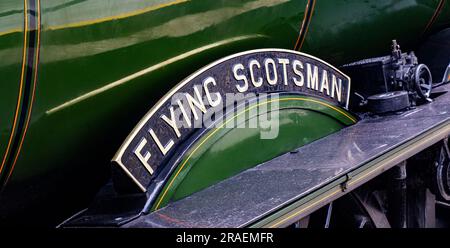 Name Schild der weltberühmten Dampflokomotive Flying Scotsman Stockfoto