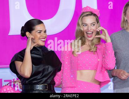 Seoul, Südkorea. 3. Juli 2023. (L bis R) Schauspielerin America Ferrera aus den USA, Margot Robbie aus Australien, nimmt am 3. Juli 2023 an der Pressekonferenz des Films Barbie im Four Seasons Hotel in Seoul, Südkorea Teil. Der Film wird am Juli eröffnet. (Foto: Lee Young-ho/Sipa USA) Guthaben: SIPA USA/Alamy Live News Stockfoto