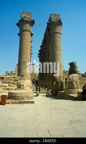 Die Kolonnade des Amenhotep 3. Luxor-Tempels Luxor Ägypten Stockfoto