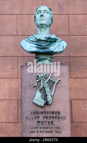 Kopenhagen, Dänemark - 15. September 2010: Christopher Ernst Frederik Weyse Bust Bronze Statue vor Vor Frue, Our Lady, Kirche, Nahaufnahme. Stockfoto