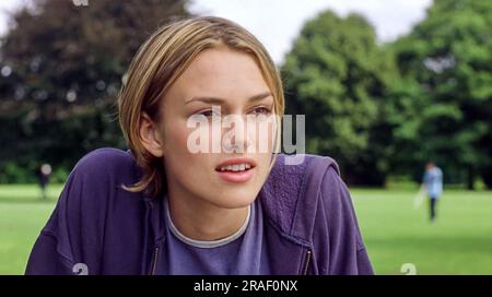 Yalangoch mulat va latina ayollarning fotosuratlari