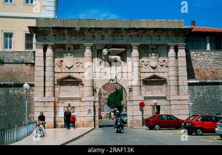 Landtor, Zadar, Dalmatien, Kroatien, Porta Terraferma, Der venezianische Markuslöwe Stockfoto