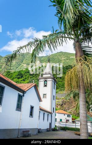 Kirche im malerischen Dorf Sao Vincente auf der Insel Madeira, Portugal Stockfoto