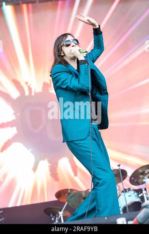 Mailand, Italien. 02. Juli 2023. Die schottische Rockband PRIMAL SCREAM tritt während des „I-Days Milano Coca-Cola Festival 2023" live auf der Bühne des Ippodromo SNAI La Maura auf. Kredit: Rodolfo Sassano/Alamy Live News Stockfoto