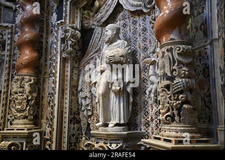 Marmorstatue, die die wichtigsten Propheten der Isaias an der Kapelle des Kruzifix in Monreale Sizilien repräsentiert. Stockfoto