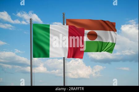 Die Niger-Flagge und die italienische Flagge, die gemeinsam am blauen Himmel schweben, ein Konzept der Zusammenarbeit zwischen zwei Ländern Stockfoto