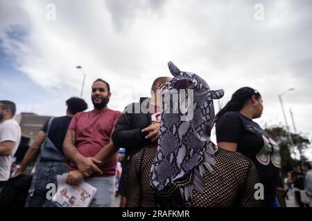 Bogota, Kolumbien. 02. Juli 2023. Mitglieder und Unterstützer der LGTBIQ Community nehmen am 2. Juli 2023 an der International Pride Parade in Bogota, Kolumbien, Teil. Foto: Wendy P. Romero/Long Visual Press Credit: Long Visual Press/Alamy Live News Stockfoto