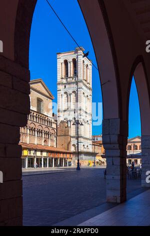 Glockenturm der Kathedrale, Piazza Trento und Triest, Ferarra, Emilia-Romagna, Italien Stockfoto