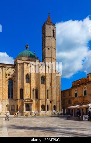 Kirche San Francesco, Piazza del Popolo, Ascoli Piceno, Marken, Italien Stockfoto