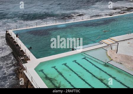 734 Salzwasser-Swimmingpools aus AD 1931 am südwestlichsten Ende von South Bondi Beach. Sydney-Australien. Stockfoto