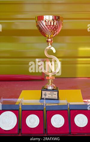 Novi Sad, Serbien - 20. Mai 2018: Trophäen- und Goldmedaillen auf der Landwirtschaftsmesse Berko Production. Stockfoto