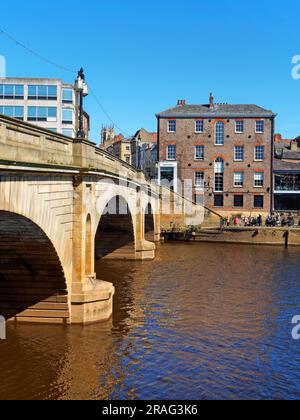 UK, North Yorkshire, York, Ouse Bridge und River Ouse Stockfoto