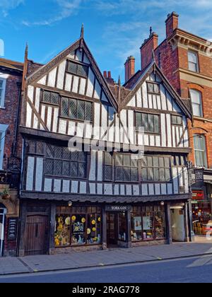 Großbritannien, North Yorkshire, York, Sir Thomas Herbert's Herbert House und York Gin Shop. Stockfoto