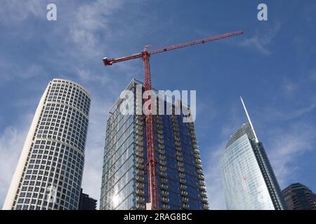 Bauarbeiten an der 8. und dem Figueroa Tower zwischen dem 777 Tower und dem Wilshire Grand Tower in Downtown Los Angeles, CA, USA Stockfoto