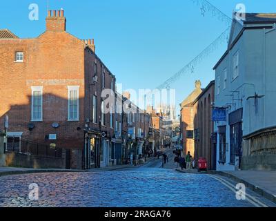 UK, North Yorkshire, York, Fossgate, Foss Bridge mit Blick auf York Minster. Stockfoto