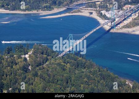 Luftaufnahme des Stanley Parks und der Lions Gate Bridge. In Vancouver, Kanada. Stockfoto