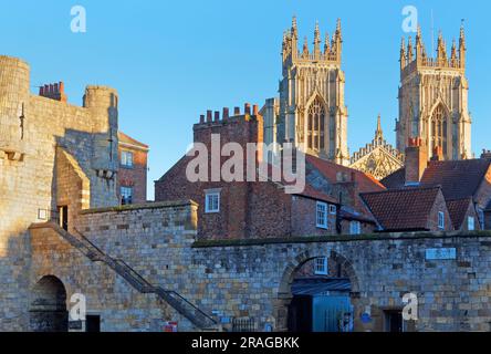 UK, North Yorkshire, York, Bootham Bar und York Minster West Towers Stockfoto