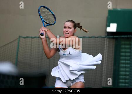 London, Großbritannien. 03. Juli 2023. 03. Juli 2023 - Wimbledon. American Sofia Kenin während ihrer ersten Runde verärgerte sich der Sieg über Coco Gauff während des Eröffnungstages des ersten Spiels in Wimbledon. Kredit: Adam Stoltman/Alamy Live News Stockfoto