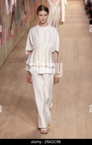 Paris, Frankreich. 03. Juli 2023. Christian DIOR Haute Couture Herbst-Winter 2023-24 Runway anlässlich der Haute Couture Week am 2023. Juli in Paris; Frankreich 03/07/2023 Gutschrift: dpa/Alamy Live News Stockfoto