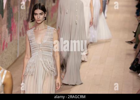 Paris, Frankreich. 03. Juli 2023. Christian DIOR Haute Couture Herbst-Winter 2023-24 Runway anlässlich der Haute Couture Week am 2023. Juli in Paris; Frankreich 03/07/2023 Gutschrift: dpa/Alamy Live News Stockfoto