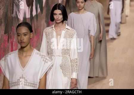 Paris, Frankreich. 03. Juli 2023. Christian DIOR Haute Couture Herbst-Winter 2023-24 Runway anlässlich der Haute Couture Week am 2023. Juli in Paris; Frankreich 03/07/2023 Gutschrift: dpa/Alamy Live News Stockfoto