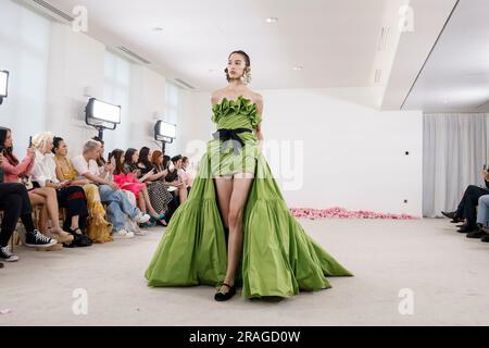 Paris, Frankreich. 03. Juli 2023. GIAMBATTISTA VALLI Haute Couture Herbst-Winter 2023-24 Runway während der Haute Couture Week am 2023. Juli - Paris; Frankreich 03/07/2023 Gutschrift: dpa/Alamy Live News Stockfoto