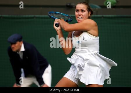 London, Großbritannien. 03. Juli 2023. 03. Juli 2023 - Wimbledon. American Sofia Kenin während ihrer ersten Runde verärgerte sich der Sieg über Coco Gauff während des Eröffnungstages des ersten Spiels in Wimbledon. Kredit: Adam Stoltman/Alamy Live News Stockfoto