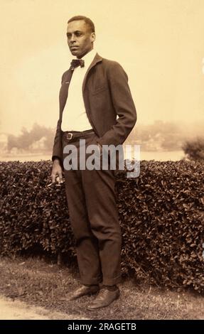 Ernest Everett Just (1883-1941), amerikanischer Biologe, akademischer und wissenschaftlicher Schriftsteller, Porträt in voller Länge, unbekannter Künstler, 1920 Stockfoto