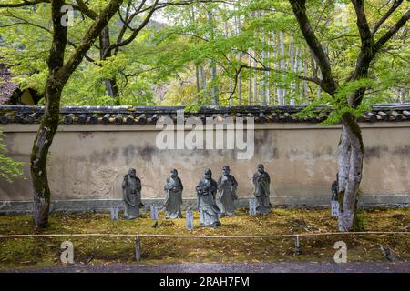 2023, Arashiyama Arhat. 500 Statuen der nächstgelegenen und höchsten Jünger Buddha vor dem Hogon-in-Untertempel des Tenryu-ji-Kopftempels, Kyoto, Japan Stockfoto