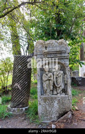 Geschnitzte römische Steine im Djemila-Museum in Setif, Algerien. UNESCO-Weltkulturerbe. Stockfoto