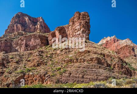 Oza Butte, Bright Angel Point Felsformationen über Cottonwood Campground, Bright Angel Canyon, North Kaibab Trail, Grand Canyon Natl Park, Arizona, USA Stockfoto