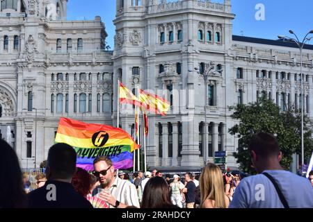 Leute, die auf dem Cibeles-Platz am Tag des Homosexuellen-Stolzes feiern. July2, 2023 Stockfoto