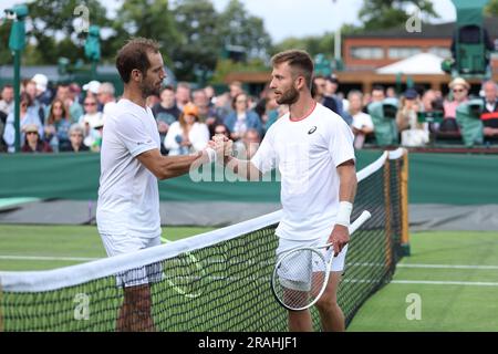 Wimbledon, Royaume Uni. 03. Juli 2023. Corentin Moutet (Fra) gewinnt Richard Gasquet (Fra) bei den Wimbledon Championships 2023 am 3. Juli 2023 im All England Lawn Tennis & Croquet Club in Wimbledon, England - Photo Antoine Couvercelle/DPPI Credit: DPPI Media/Alamy Live News Stockfoto