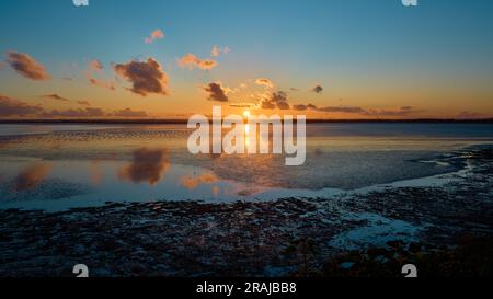 Ein Foto von einem Sonnenuntergang in Pegwell Bay, Thanet, Kent Stockfoto