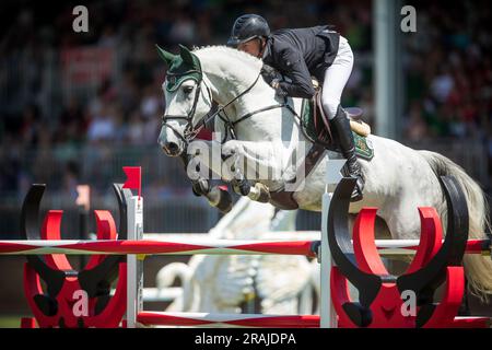 Rupert Winkelmann nimmt am 1. Juli 2023 am Rolex Pan American Grand Prix in Spruce Meadows in Calgary, Kanada, Teil. Stockfoto