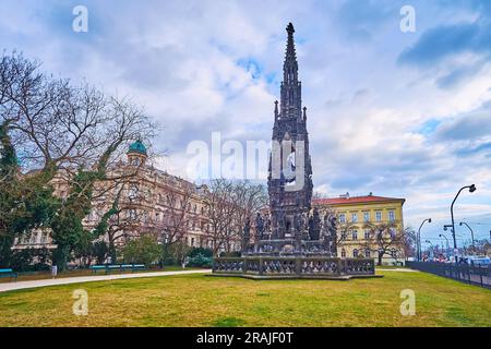 Der Park des nationalen Erwachen mit reich verziertem gotischen Kranner-Brunnen, Prag, Tschechien Stockfoto