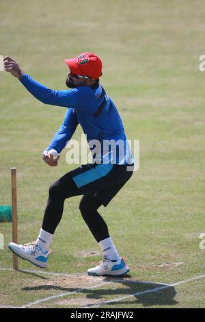 Afghanistan Star Cricketer Rashid Khan während der Übungssitzung im Zahur Ahmed Chowdhury Stadium (ZACS) vor dem One Day International (ODI) Stockfoto