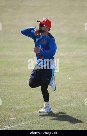 Afghanistan Star Cricketer Rashid Khan trifft sich während der Übungssitzung im Zahur Ahmed Chowdhury Stadium (ZACS) vor dem One Day Intern Stockfoto