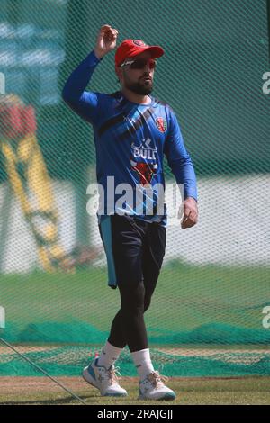 Afghanistan Star Cricketer Rashid Khan während der Afghanistan Cricketers nehmen an Übungssitzung im Zahur Ahmed Chowdhury Stadium (ZACS) vor Stockfoto