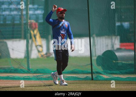 Afghanistan Star Cricketer Rashid Khan während der Afghanistan Cricketers nehmen an Übungssitzung im Zahur Ahmed Chowdhury Stadium (ZACS) vor Stockfoto