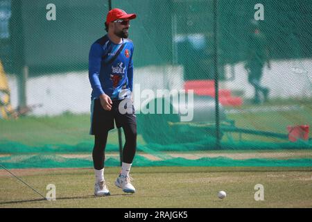 Afghanistan Star Cricketer Rashid Khan während der Afghanistan Cricketers nehmen an Übungssitzung im Zahur Ahmed Chowdhury Stadium (ZACS) vor Stockfoto