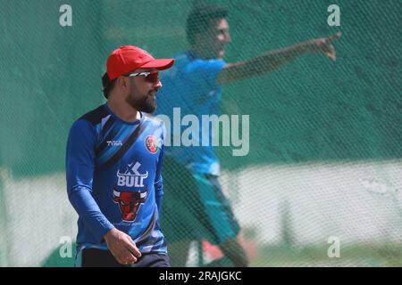 Afghanistan Star Cricketer Rashid Khan während der Afghanistan Cricketers nehmen an Übungssitzung im Zahur Ahmed Chowdhury Stadium (ZACS) vor Stockfoto