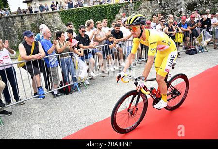 Dax, Frankreich. 04. Juli 2023. Der britische Adam Yates vom Team Emirates der Vereinigten Arabischen Emirate wurde zu Beginn der vierten Etappe des Radrennens Tour de France, einem 181 km langen 8-km-Rennen von Dax nach Nogaro, Frankreich, Dienstag, den 04. Juli 2023, gezeigt. Die diesjährige Tour de France findet vom 01. Bis 23. Juli 2023 statt. BELGA FOTO JASPER JACOBS Kredit: Belga News Agency/Alamy Live News Stockfoto