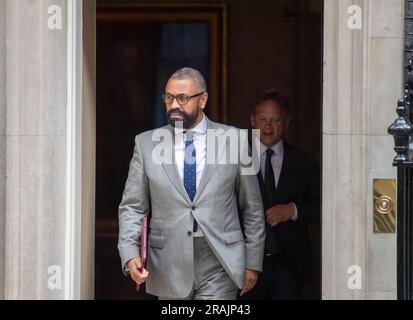 Downing Street, London, Großbritannien. 4. Juli 2023. James clever, Abgeordneter, Außenminister, Commonwealth und Entwicklungsangelegenheiten in der Downing Street für wöchentliche Kabinettssitzung. Kredit: Malcolm Park/Alamy Live News Stockfoto