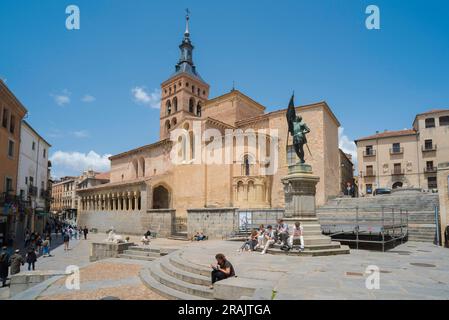 Plaza Medina del Campo Segovia, Blick im Sommer auf die Plaza del Campo (auch bekannt als Plaza San Martin) in der historischen Altstadt von Segovia, Spanien Stockfoto