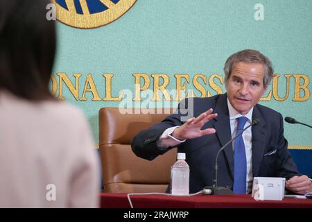 Tokio, Japan. 04. Juli 2023. Rafael Grossi, Generaldirektor der Internationalen Atomenergie-Organisation (IAEO), spricht auf der Pressekonferenz am Dienstag, den 4. Juli 2023 in Tokio, Japan. Foto: Keizo Mori/UPI Credit: UPI/Alamy Live News Stockfoto