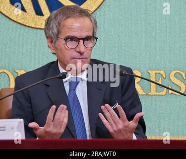 Tokio, Japan. 04. Juli 2023. Rafael Grossi, Generaldirektor der Internationalen Atomenergie-Organisation (IAEO), spricht auf der Pressekonferenz am Dienstag, den 4. Juli 2023 in Tokio, Japan. Foto: Keizo Mori/UPI Credit: UPI/Alamy Live News Stockfoto