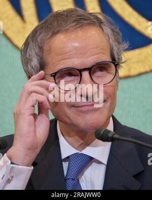 Tokio, Japan. 04. Juli 2023. Rafael Grossi, Generaldirektor der Internationalen Atomenergie-Organisation (IAEO), nimmt an der Pressekonferenz am Dienstag, den 4. Juli 2023 in Tokio (Japan) Teil. Foto: Keizo Mori/UPI Credit: UPI/Alamy Live News Stockfoto