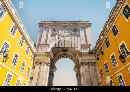 Rua Augusta Arch, Arco da Rua Augusta in Lissabon, der Hauptstadt Portugals. Triumphbogen auf dem Praça do Comércio, Handelsplatz. Stockfoto