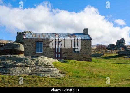 Mitchell's Cottage, ein Goldbergbauhaus aus dem Jahr 1880er in der Region Central Otago auf Neuseelands Südinsel Stockfoto